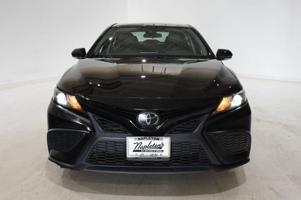 Used 2023 Toyota Camry SE FWD image 2