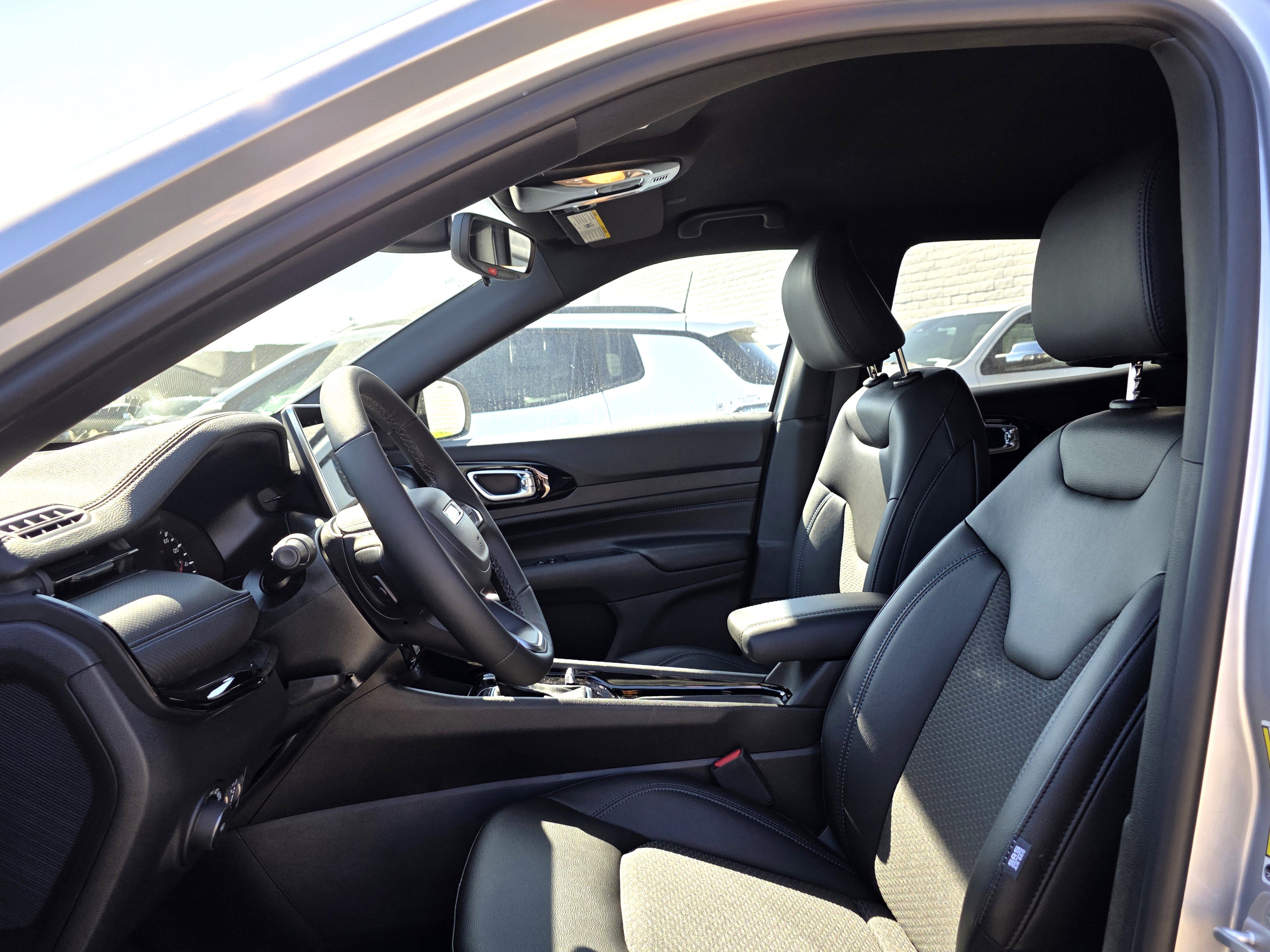 New 2025 Jeep Compass Latitude w/ Altitude Special Edition image 11