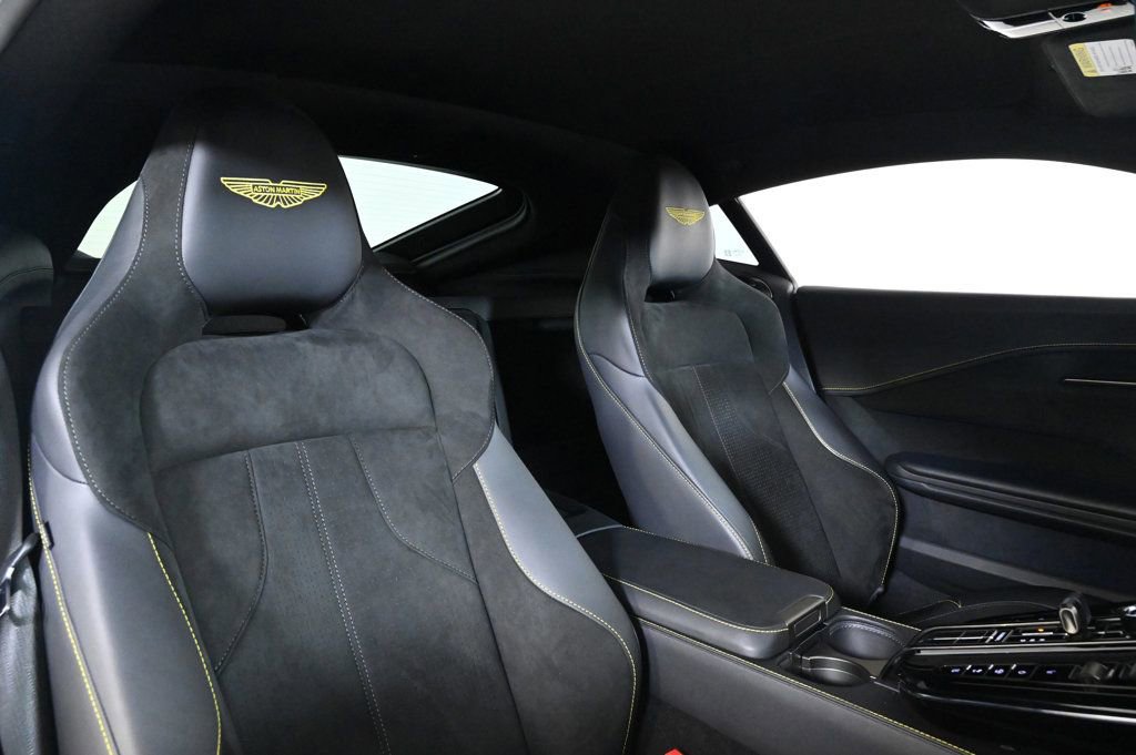 Used 2025 Aston Martin V8 Vantage Coupe image 21