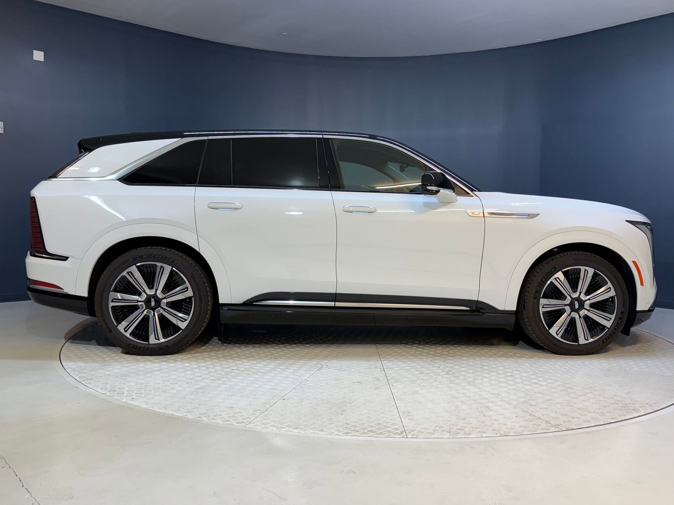 New 2025 Cadillac Escalade IQ Luxury 1 w/ Smart Trailering package image 7