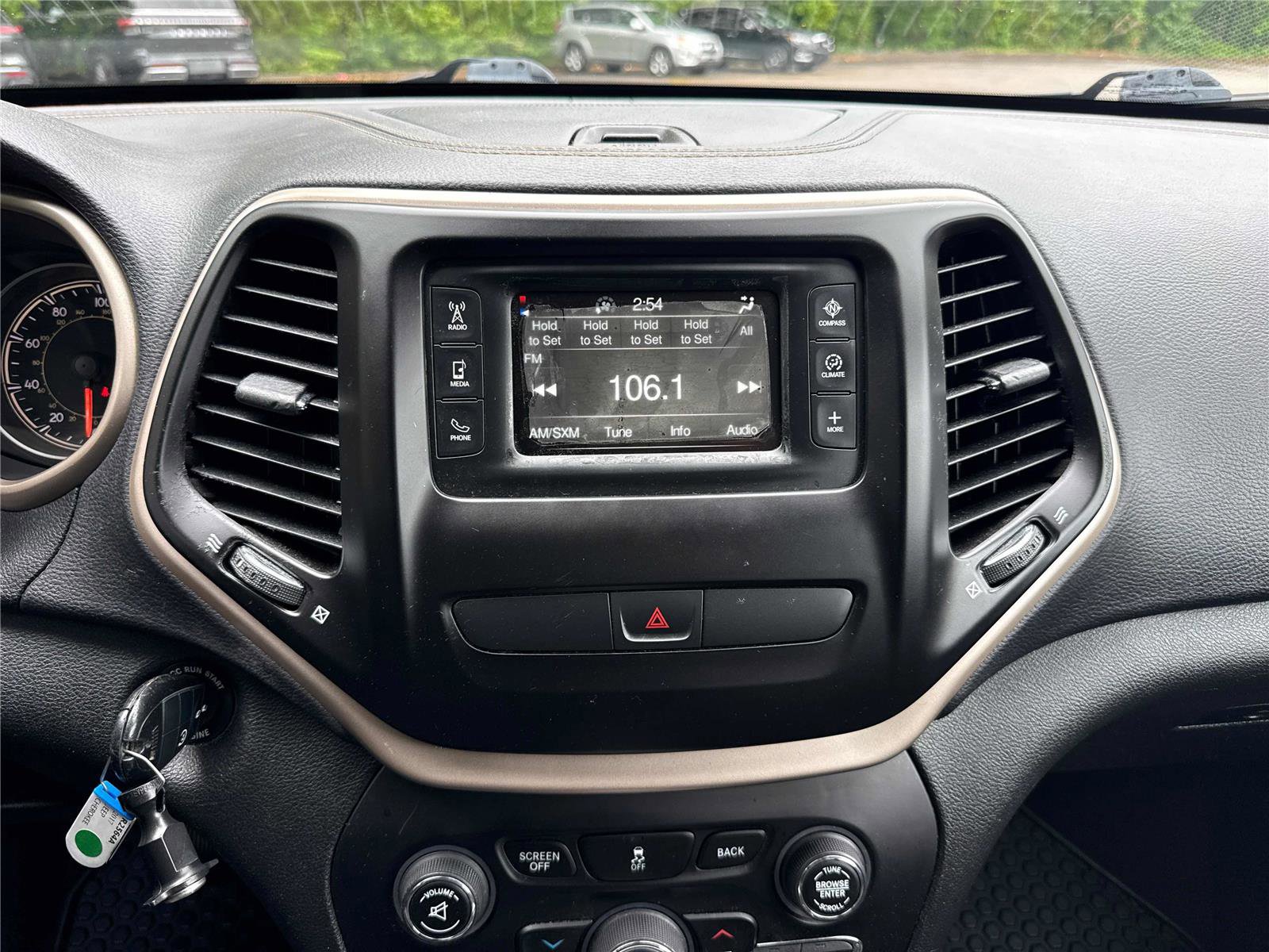 Used 2017 Jeep Cherokee Sport w/ Cold Weather Group AWD/4WD image 20