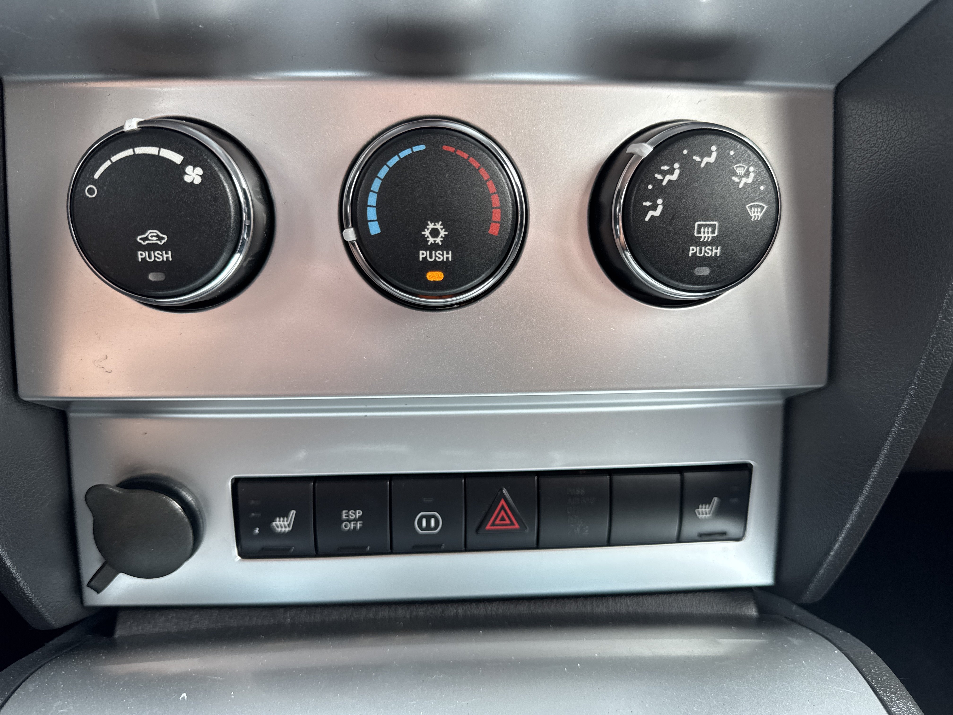 Used 2008 Dodge Nitro R/T AWD/4WD image 16