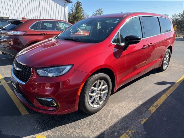 Used 2024 Chrysler Pacifica Touring-L FWD image 1