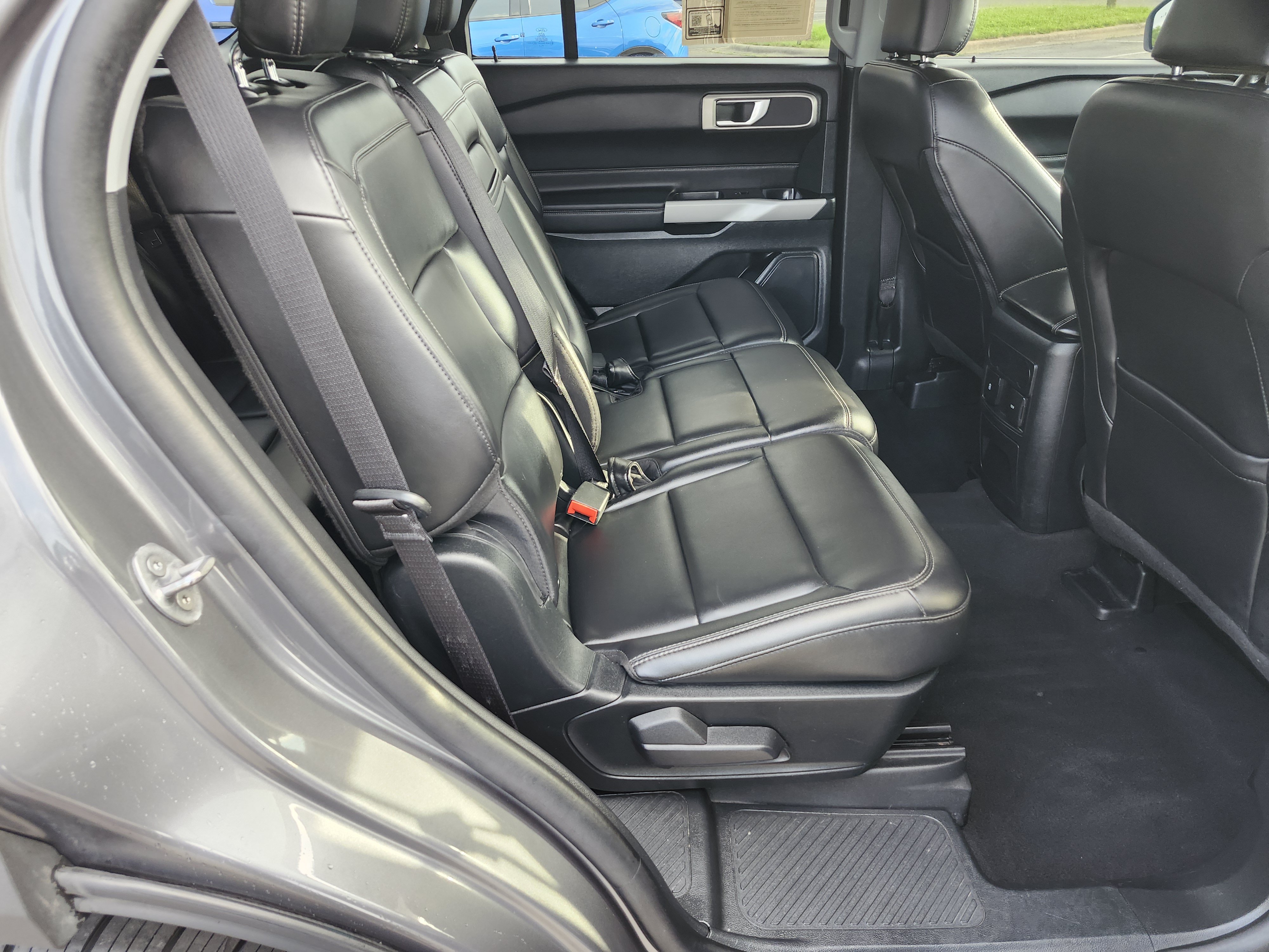 Used 2024 Ford Explorer XLT w/ Equipment Group 202A RWD image 18