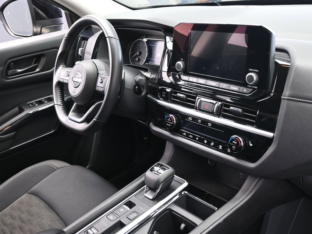 Used 2025 Nissan Pathfinder SV image 46