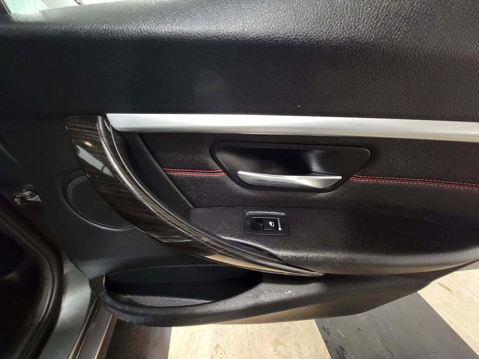 Used 2018 BMW 330i xDrive Sedan w/ Convenience Package image 19
