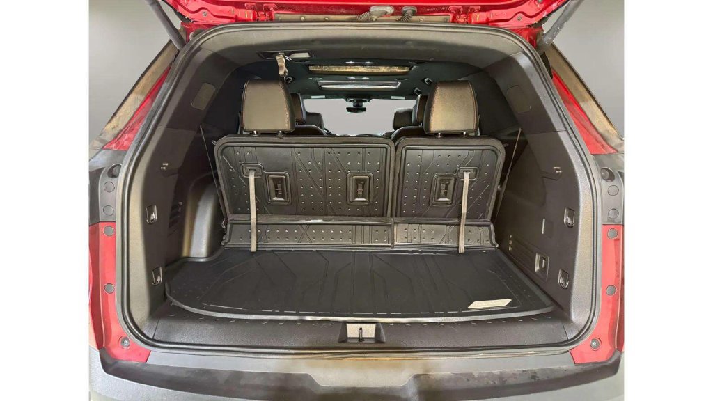 Used 2023 Chevrolet Traverse RS w/ LPO, Floor Liner Package AWD/4WD image 32