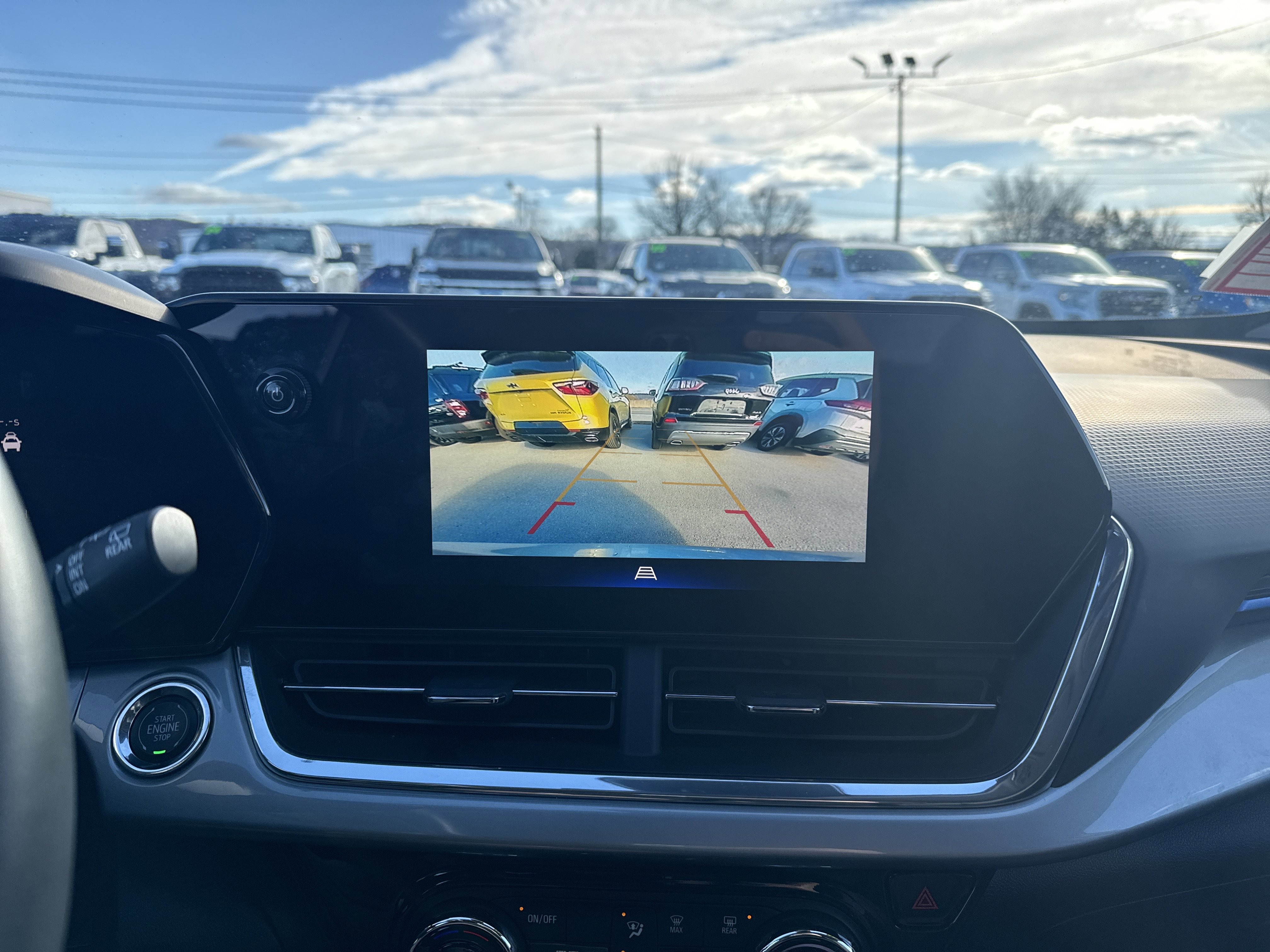 Used 2025 Chevrolet Trax LT w/ LT Convenience Package image 26