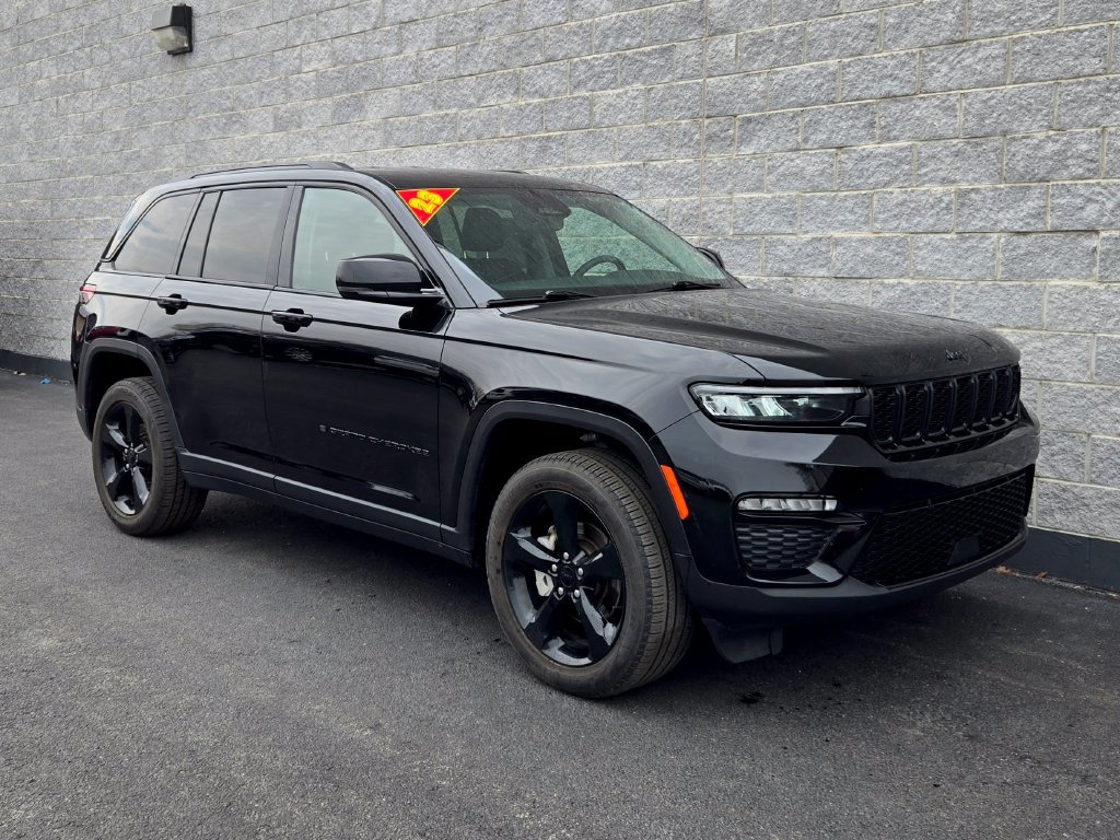Used 2023 Jeep Grand Cherokee Limited w/ Black Appearance Package AWD/4WD image 7