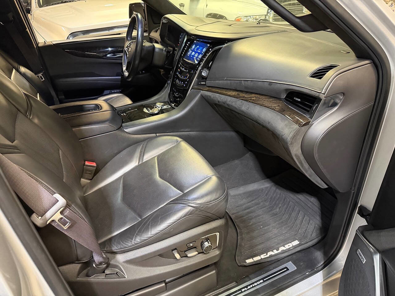 Used 2016 Cadillac Escalade ESV Platinum AWD/4WD image 28