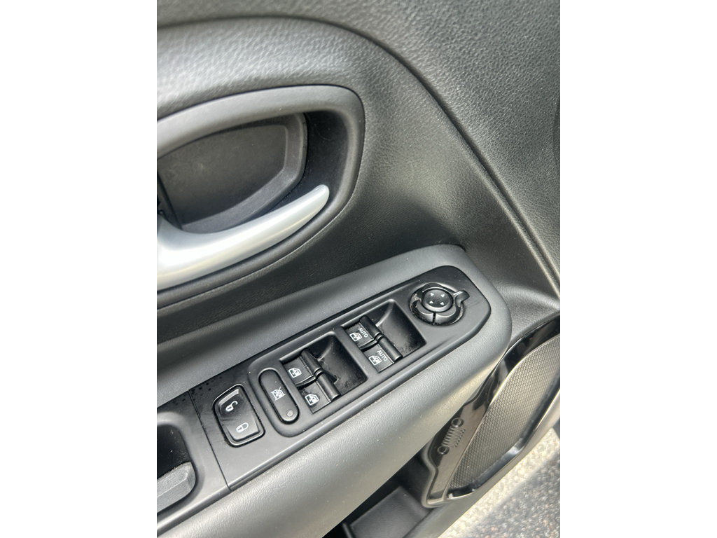Used 2023 Jeep Renegade Altitude w/ Convenience Group I AWD/4WD image 15