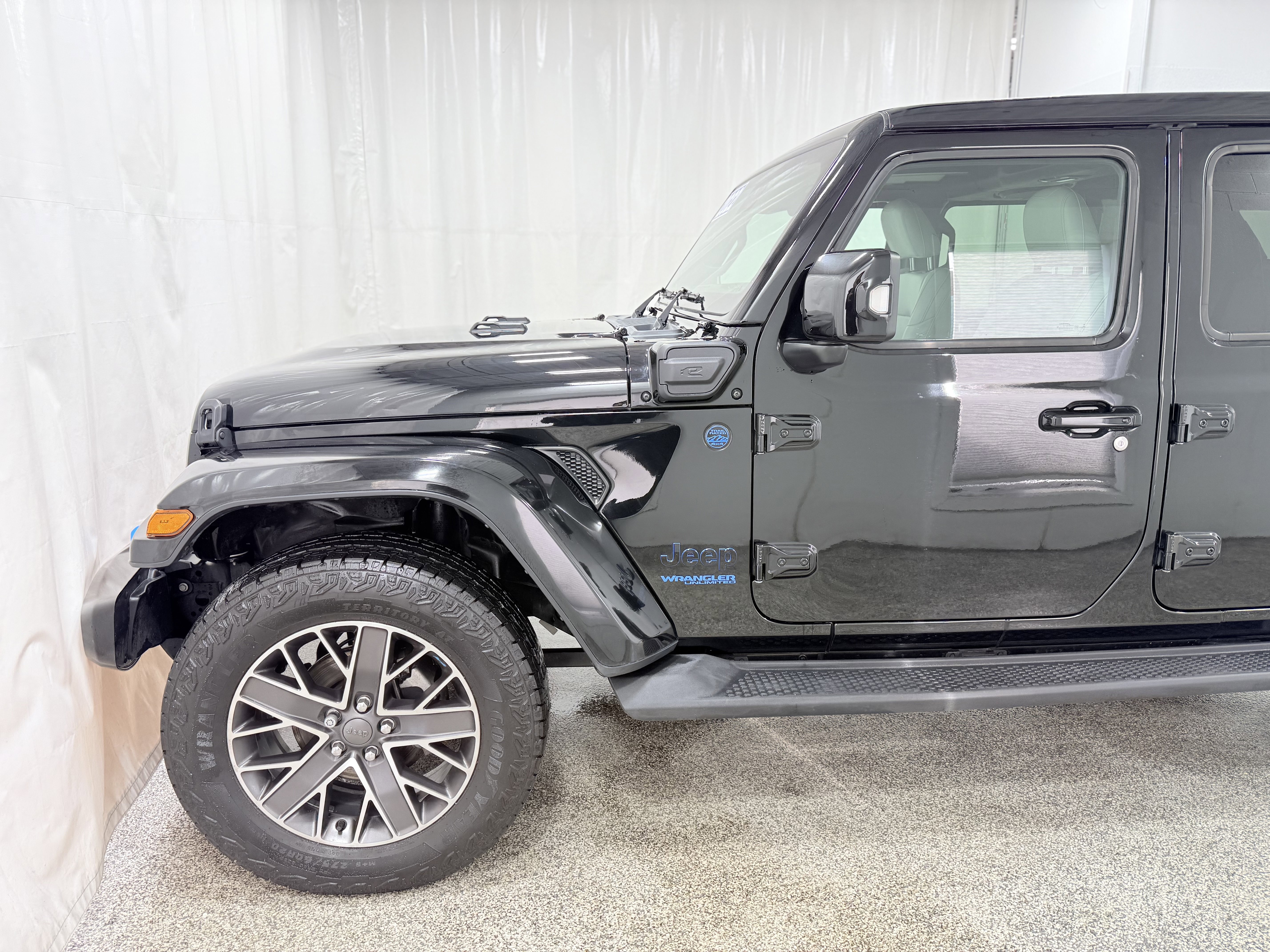 Used 2022 Jeep Wrangler Unlimited Sahara image 4