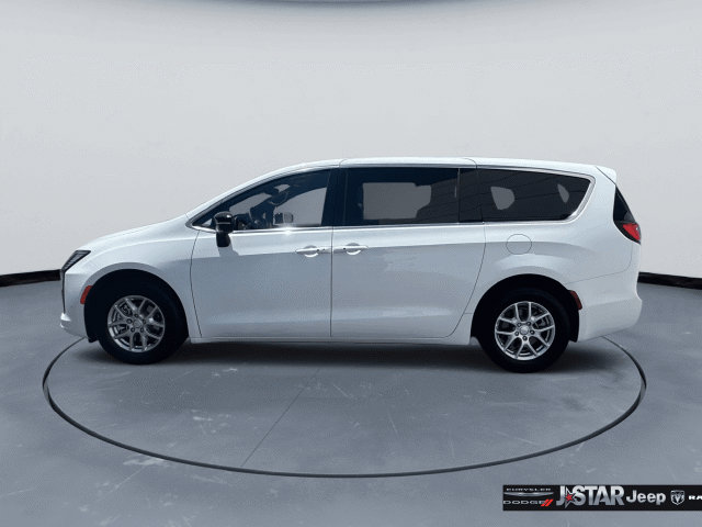 New 2027 Chrysler Pacifica Select w/ Family Tech Group FWD image 2