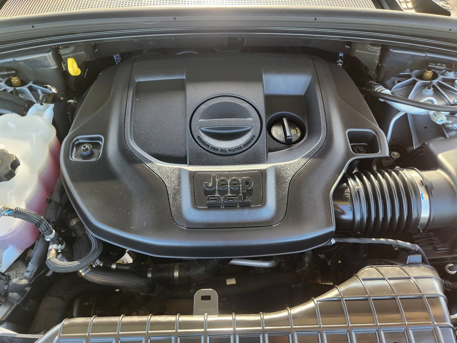Used 2024 Jeep Grand Cherokee Overland AWD/4WD image 33