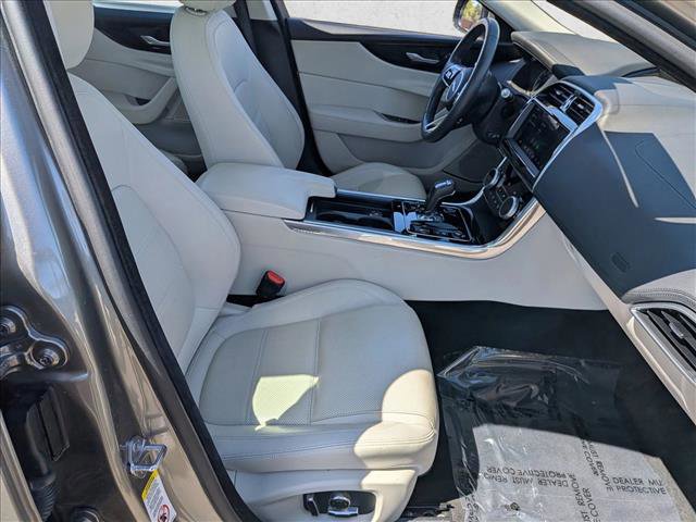 Used 2020 Jaguar XE S image 20