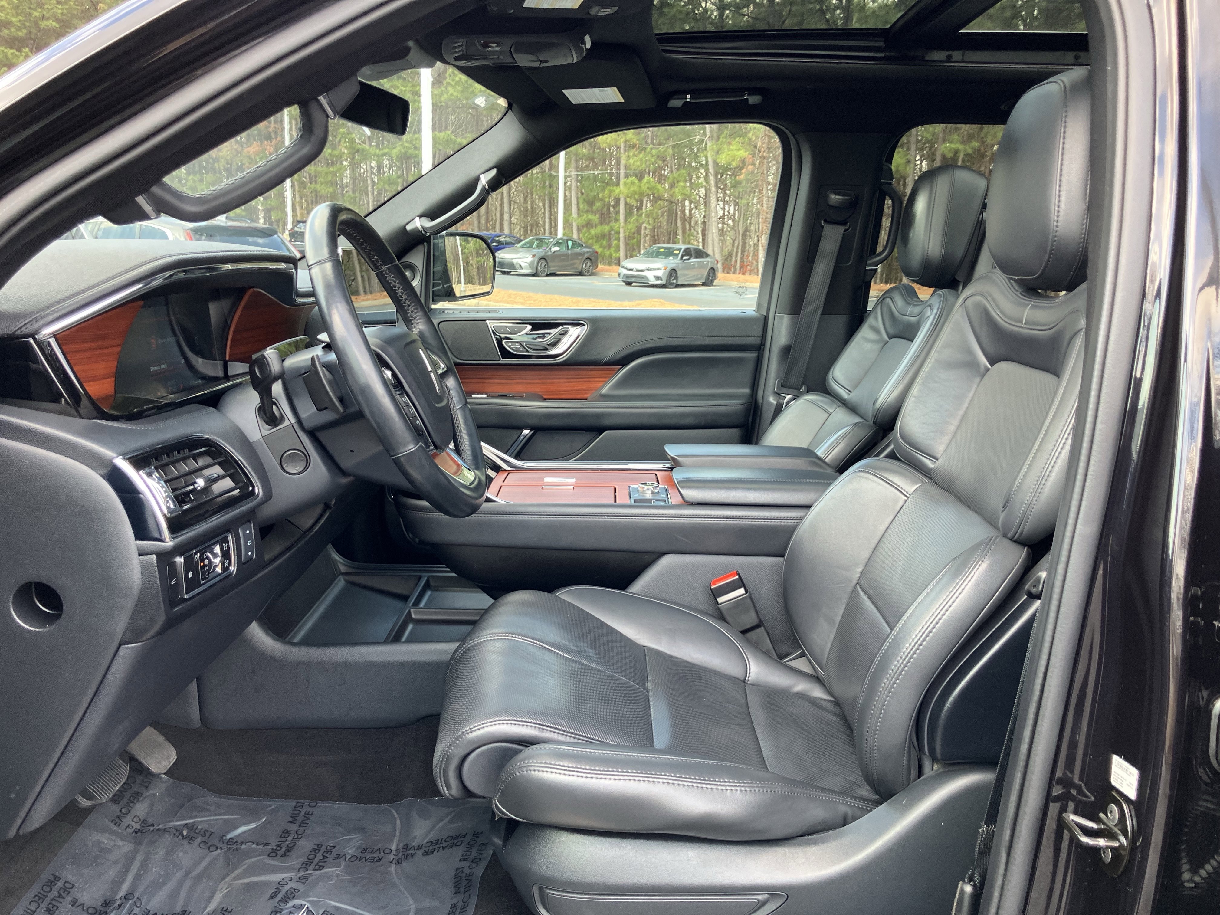 Used 2024 Lincoln Navigator Reserve image 16