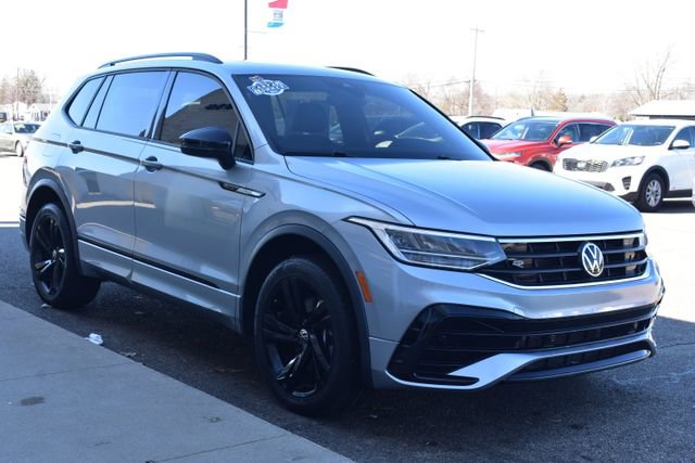 Used 2023 Volkswagen Tiguan SE R-Line image 4