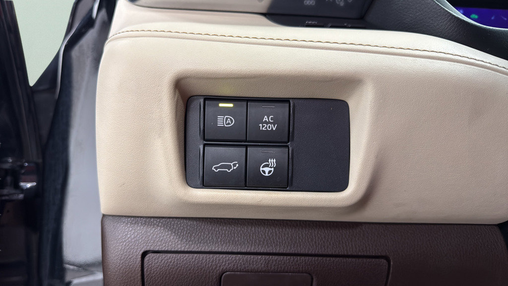 Used 2020 Toyota Highlander Limited AWD/4WD image 22