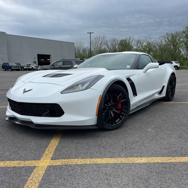 Used 2018 Chevrolet Corvette Z06 RWD image 3
