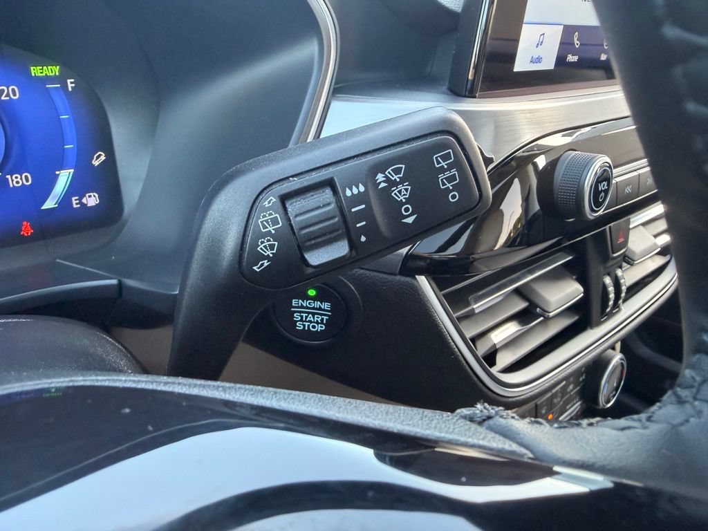 Used 2022 Ford Escape Titanium AWD/4WD image 16