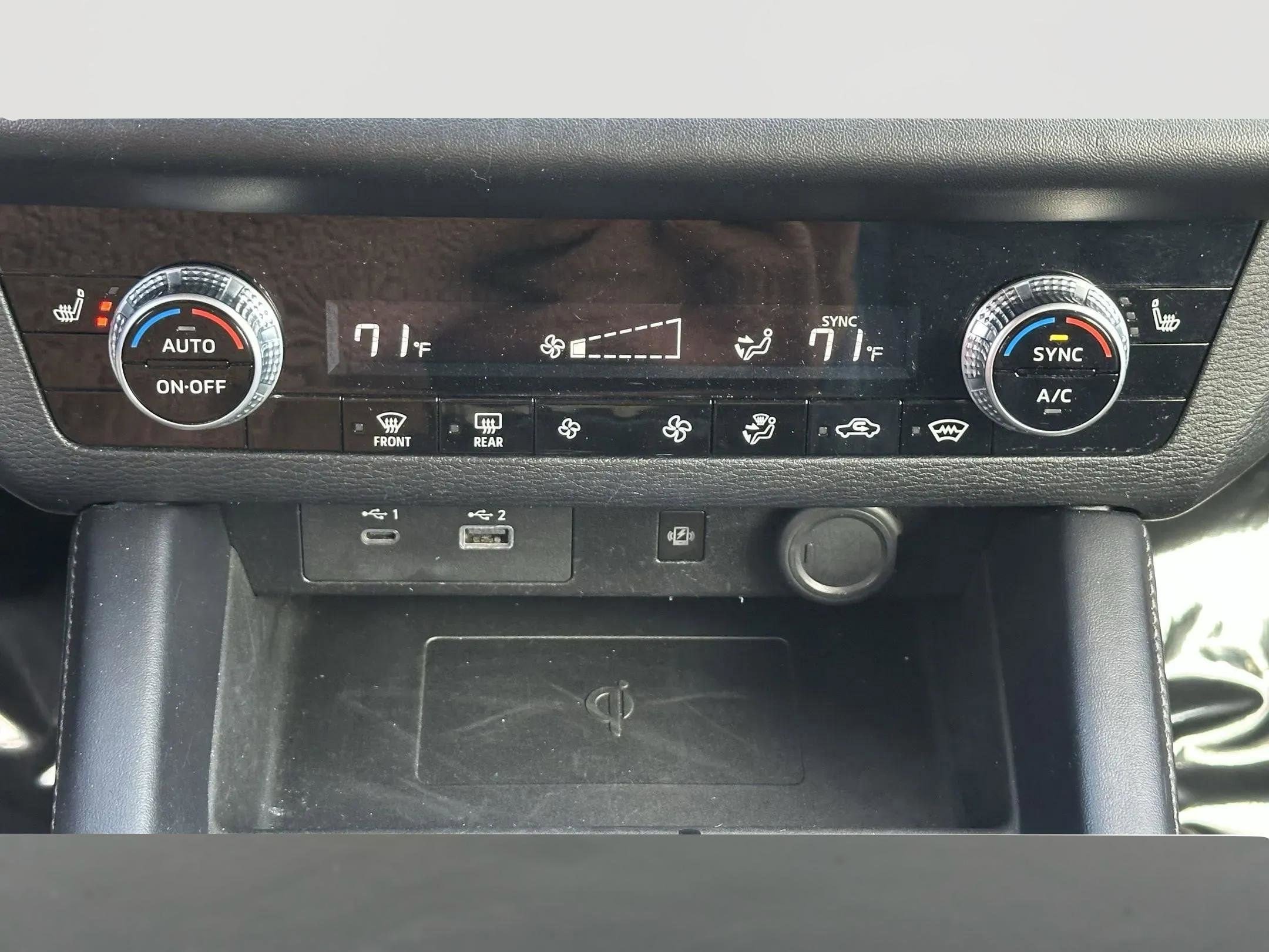 Used 2024 Mitsubishi Outlander SE Black Edition image 28