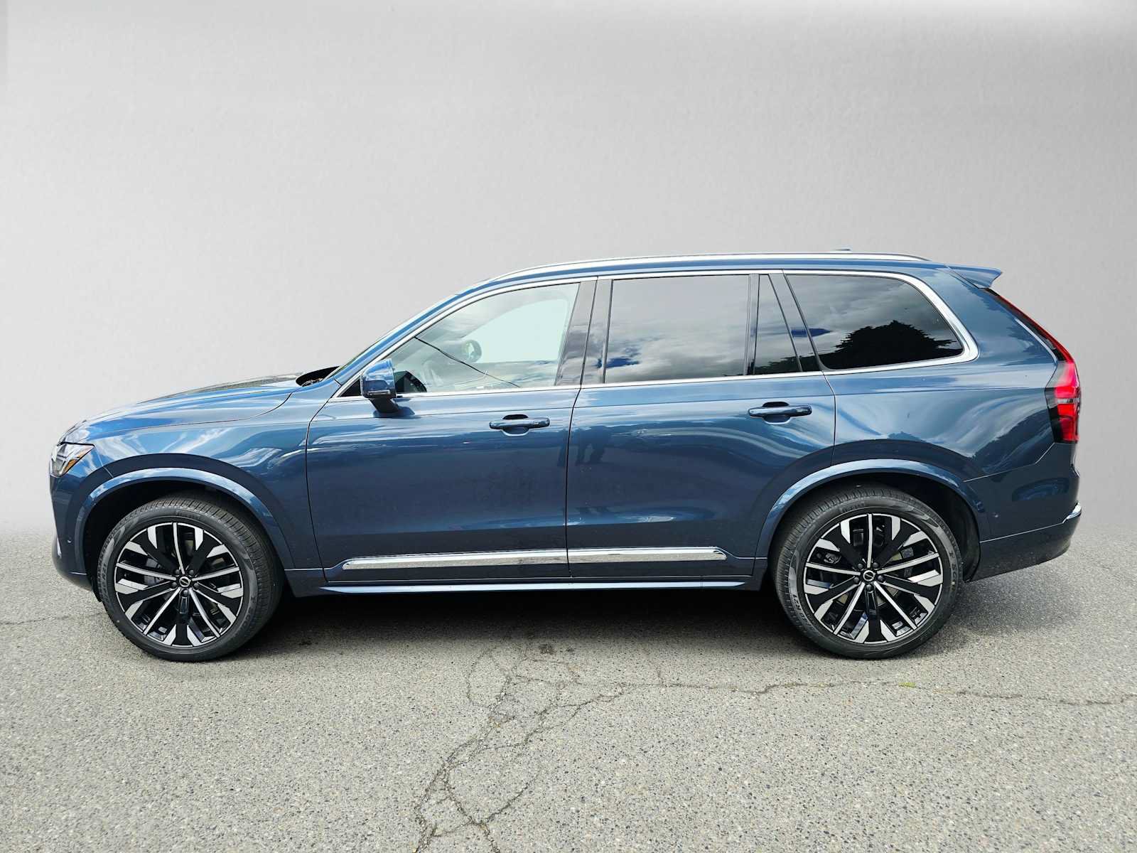 New 2026 Volvo XC90 B6 Plus w/ Protection Package AWD/4WD image 6