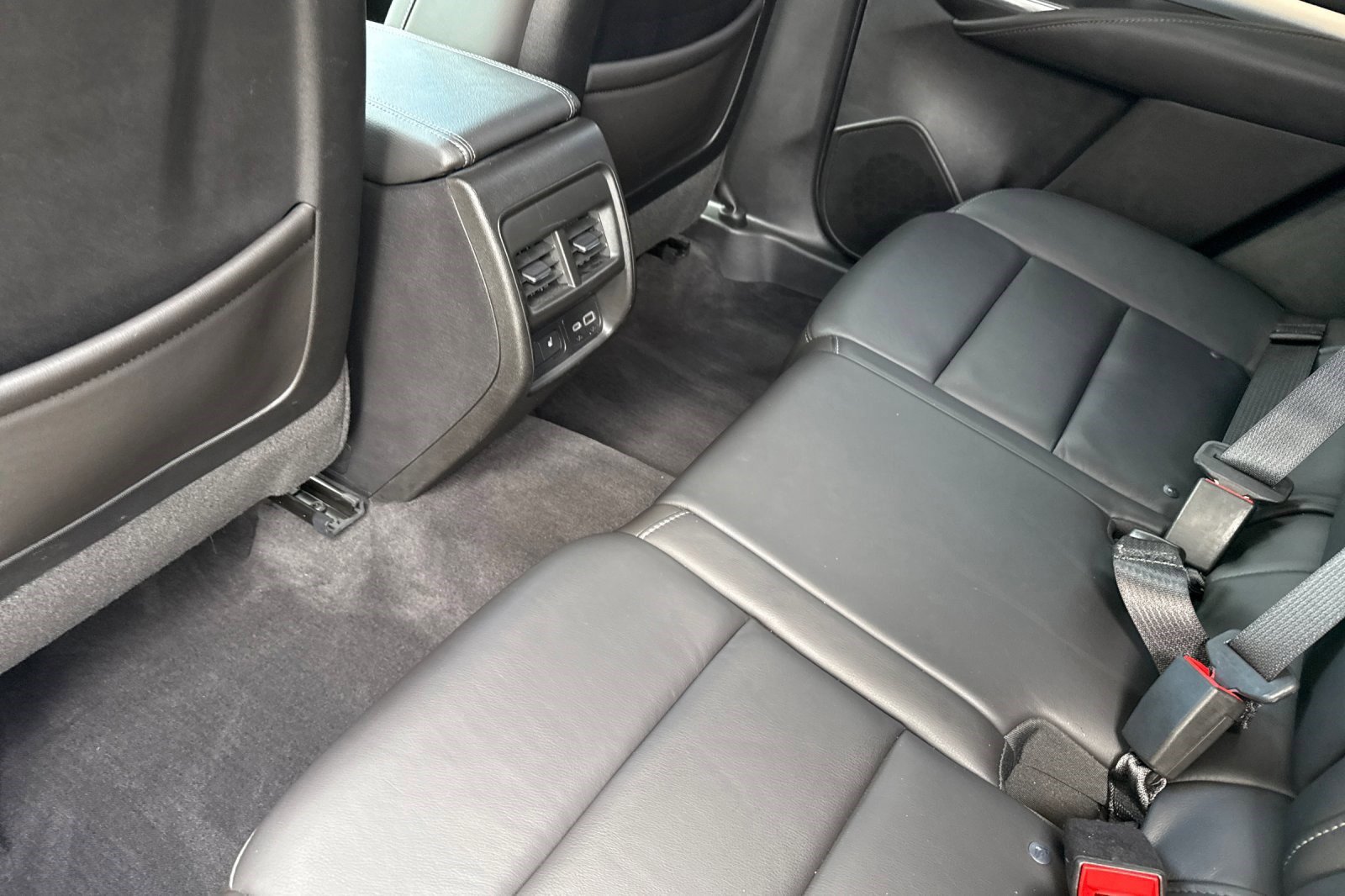 Used 2019 Cadillac XT4 Premium Luxury w/ Technology Package image 25