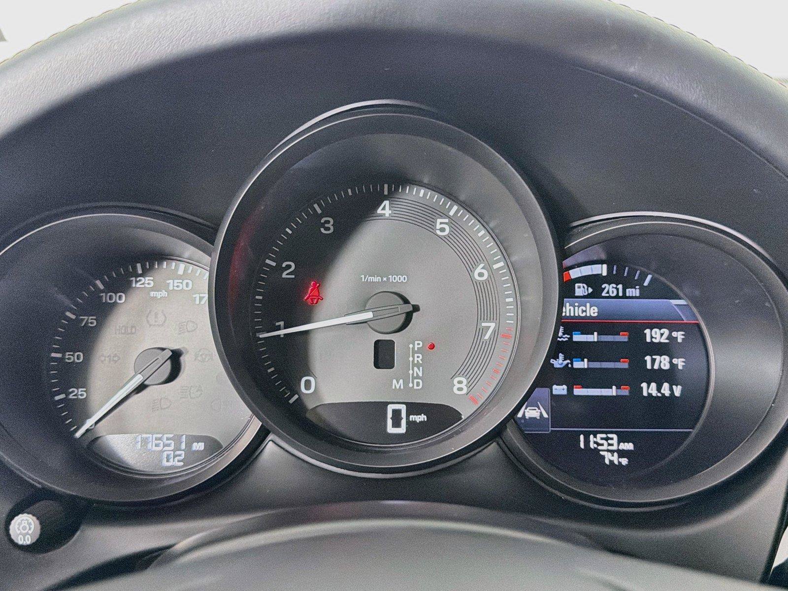 Certified 2024 Porsche Macan AWD/4WD image 16
