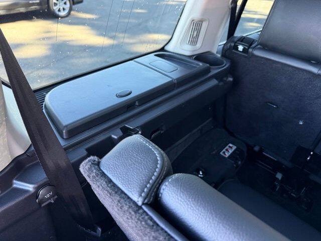 Used 2015 Land Rover LR4 HSE AWD/4WD image 20