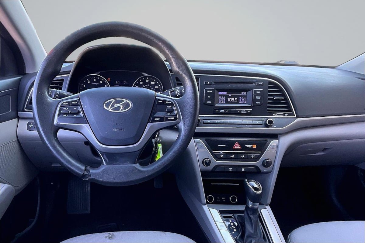 Used 2017 Hyundai Elantra SE FWD image 5