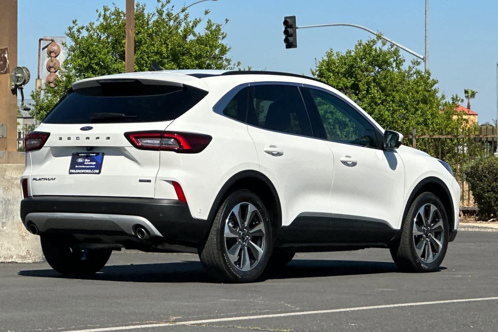 Certified 2024 Ford Escape Platinum w/ Premium Technology Package image 2