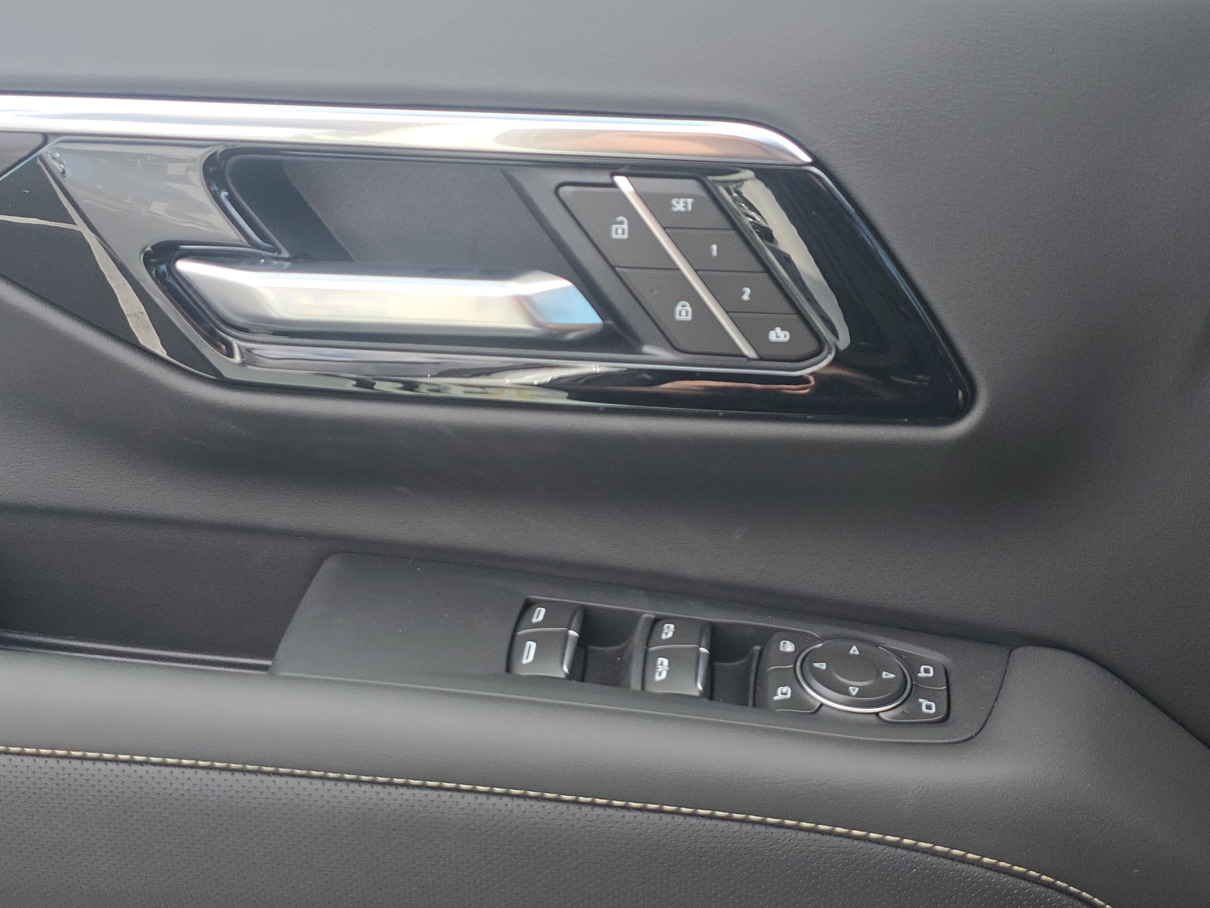 New 2025 Chevrolet Suburban Premier image 29