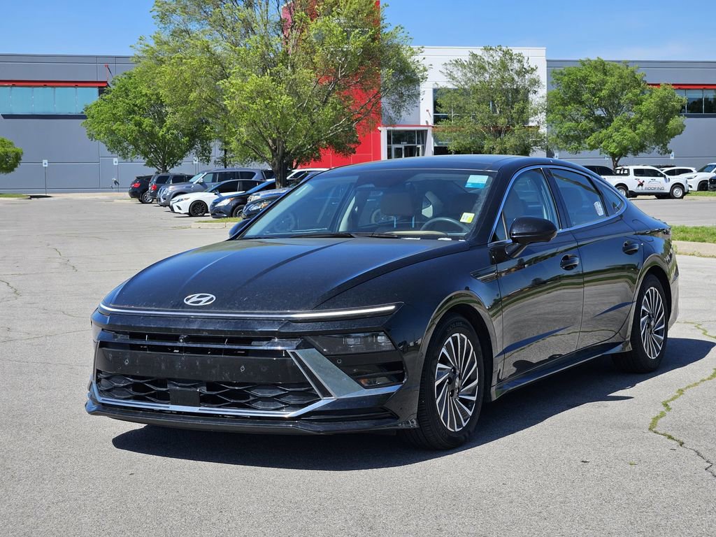 Used 2025 Hyundai Sonata Limited image 2