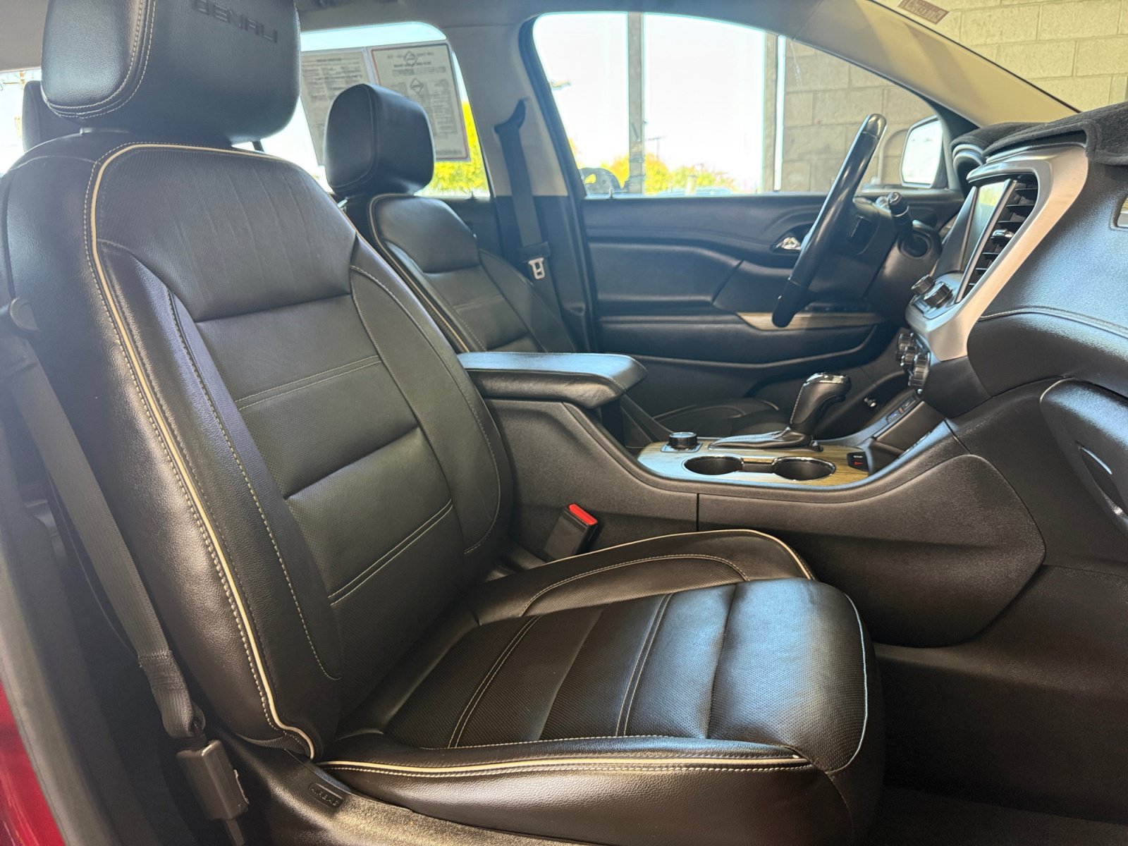 Used 2019 GMC Acadia Denali w/ Technology Package FWD image 30