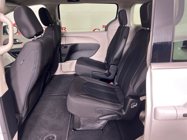 Used 2023 Chrysler Voyager LX image 25