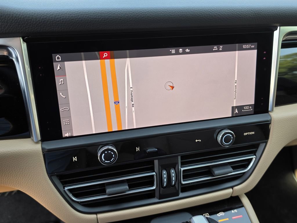 Certified 2023 Porsche Macan AWD/4WD image 10