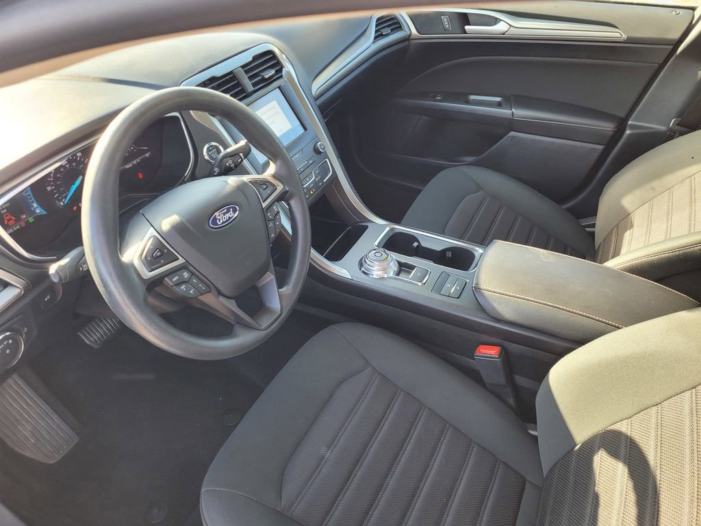 Used 2020 Ford Fusion SE image 9