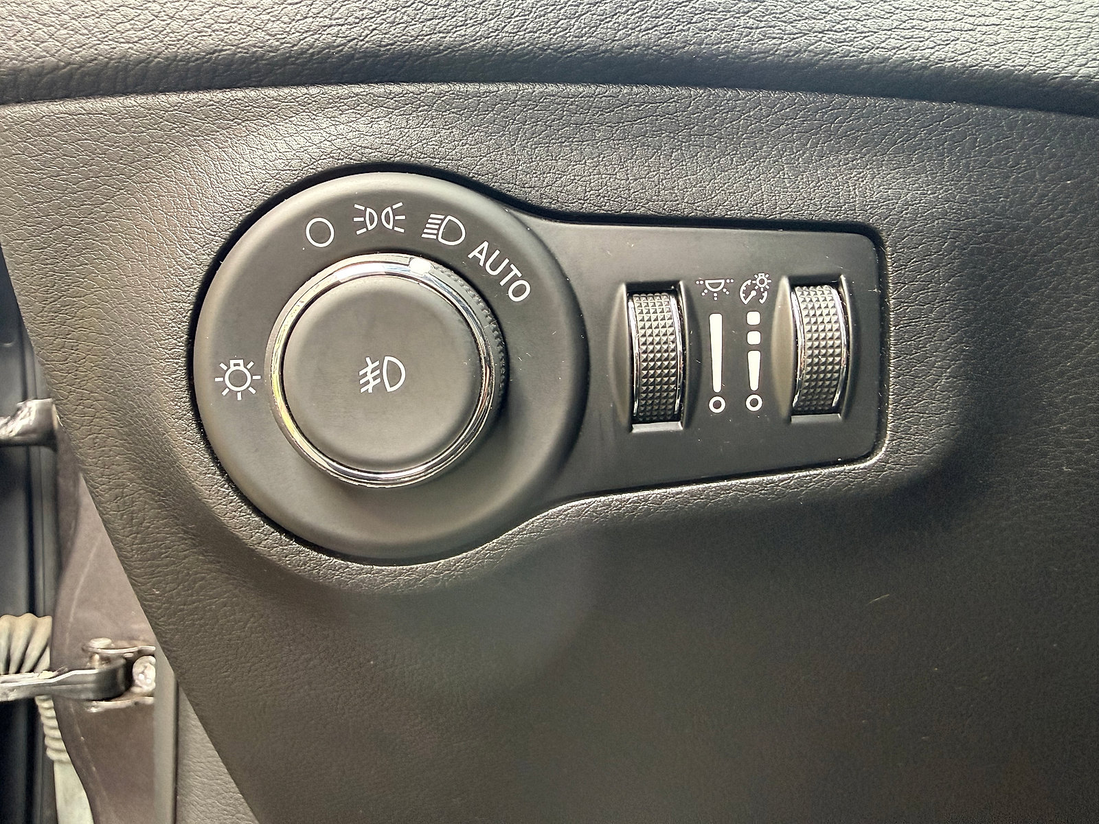 Used 2019 Jeep Compass Latitude w/ Cold Weather Group AWD/4WD image 18