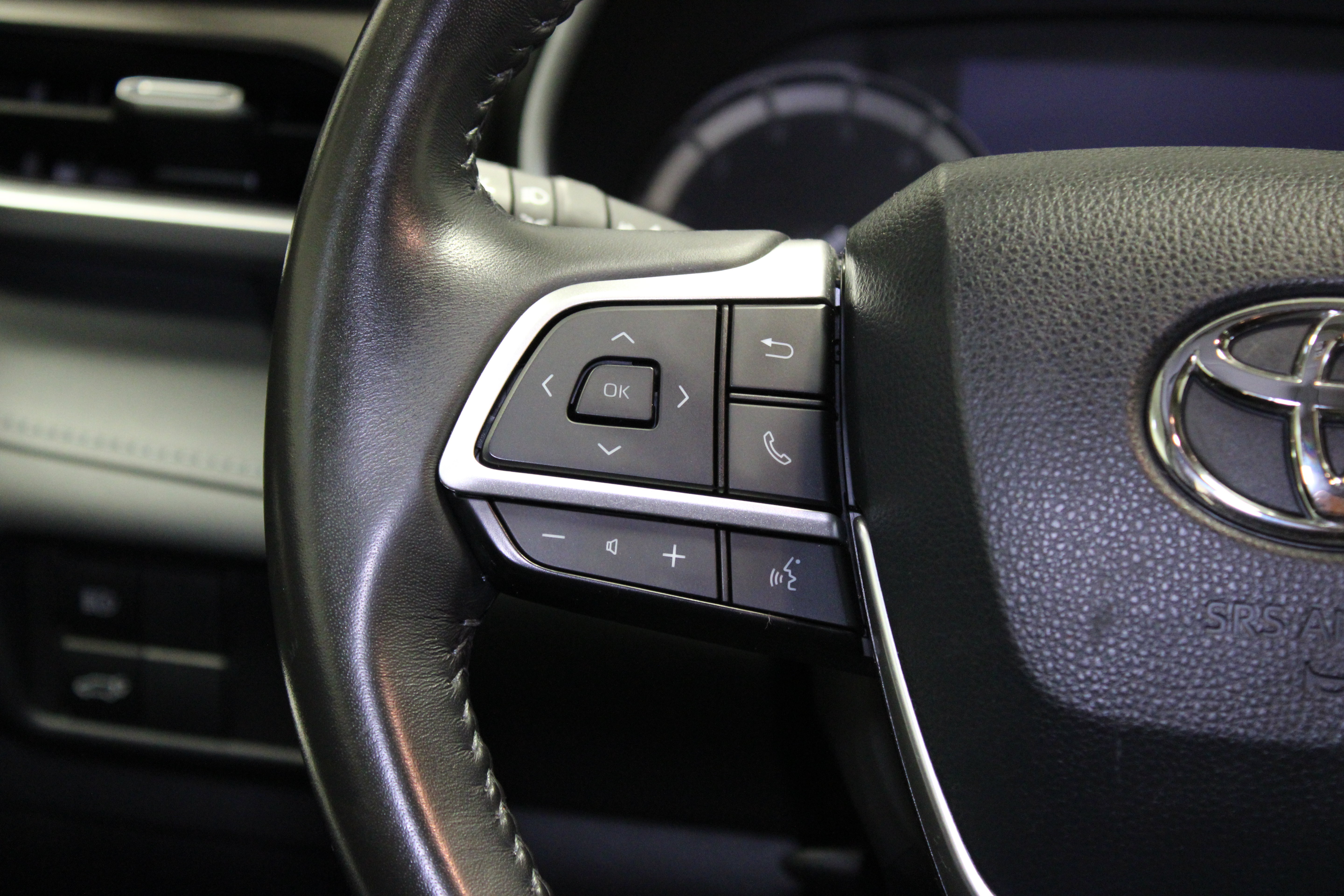 Used 2022 Toyota Highlander XLE AWD/4WD image 25