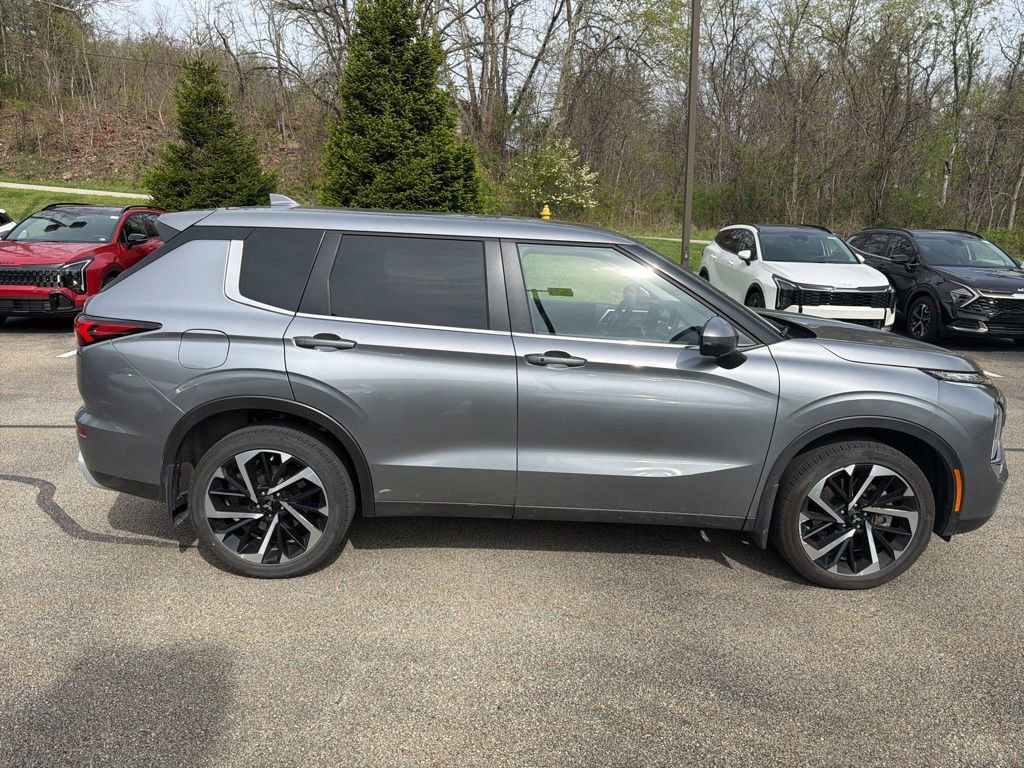 Used 2024 Mitsubishi Outlander SE AWD/4WD image 7