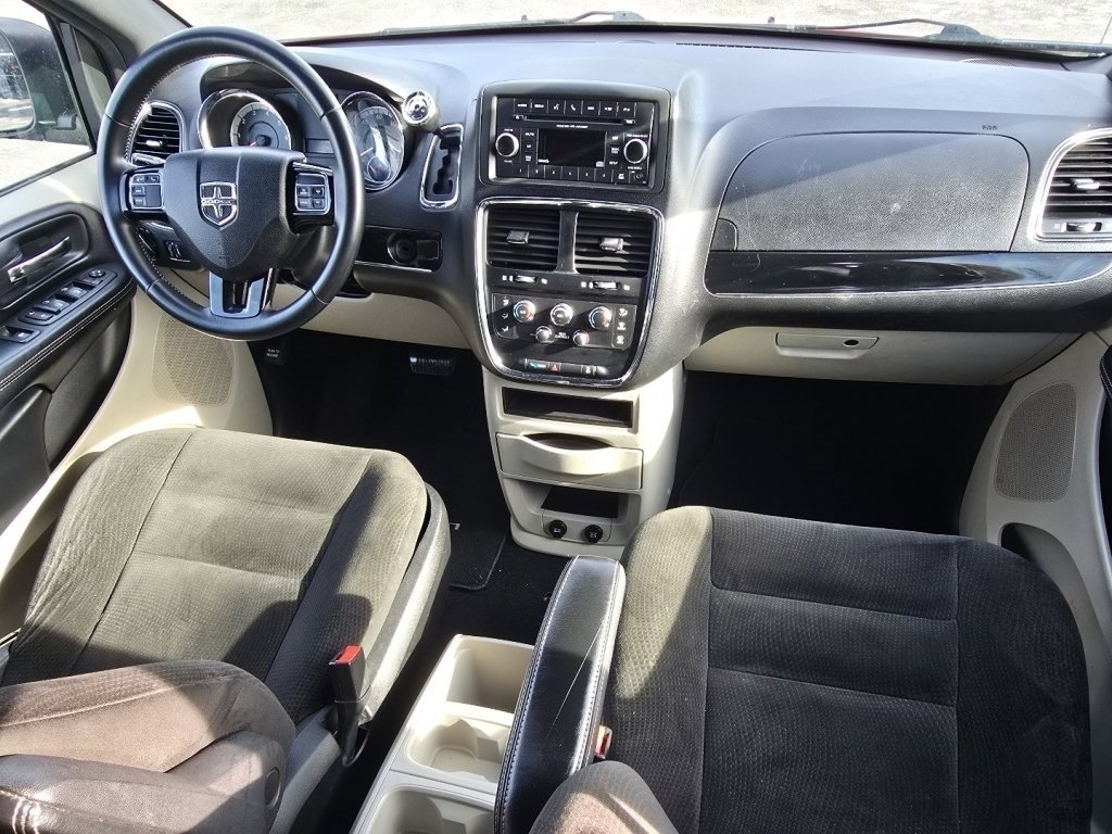 Used 2016 Dodge Grand Caravan SE image 15