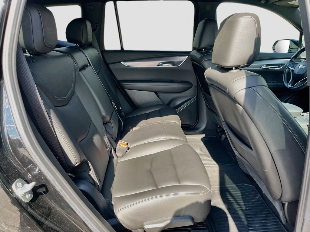 Used 2025 Cadillac XT6 Luxury FWD image 31