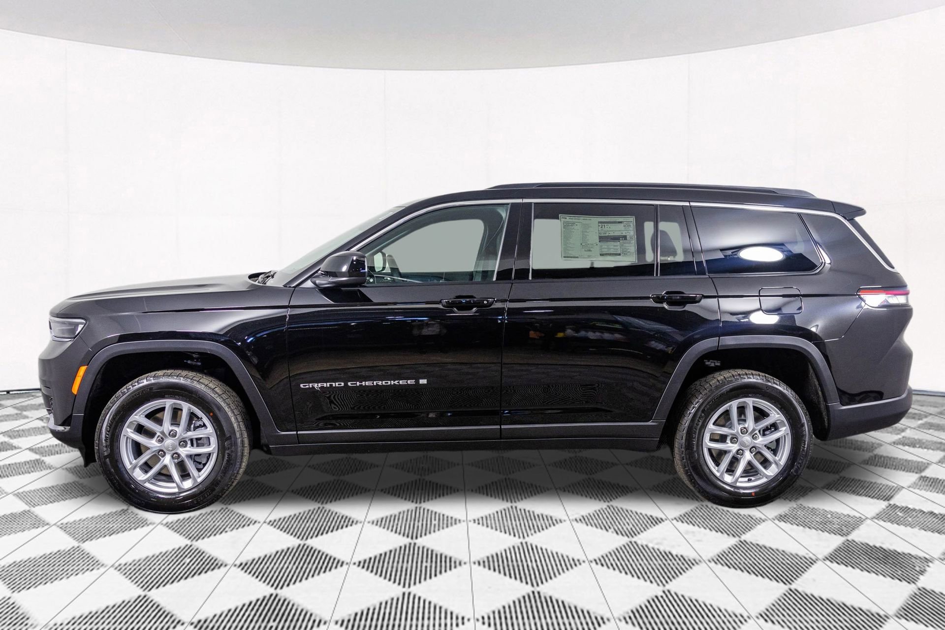 New 2025 Jeep Grand Cherokee L Laredo w/ Luxury Tech Group I image 12