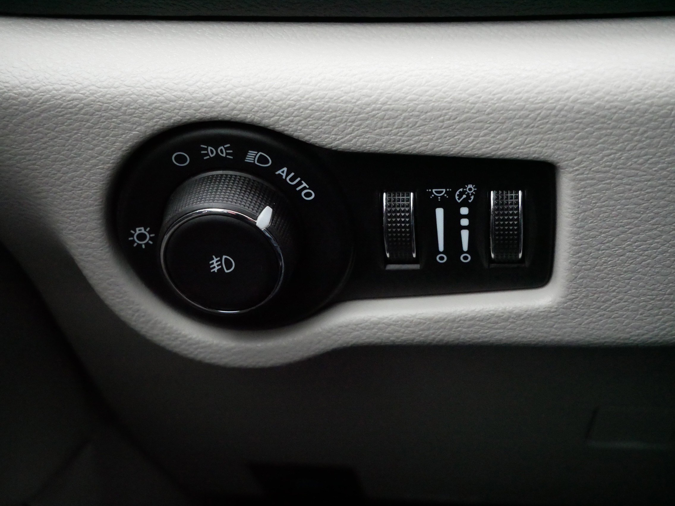 Used 2024 Chrysler Pacifica Touring-L image 26