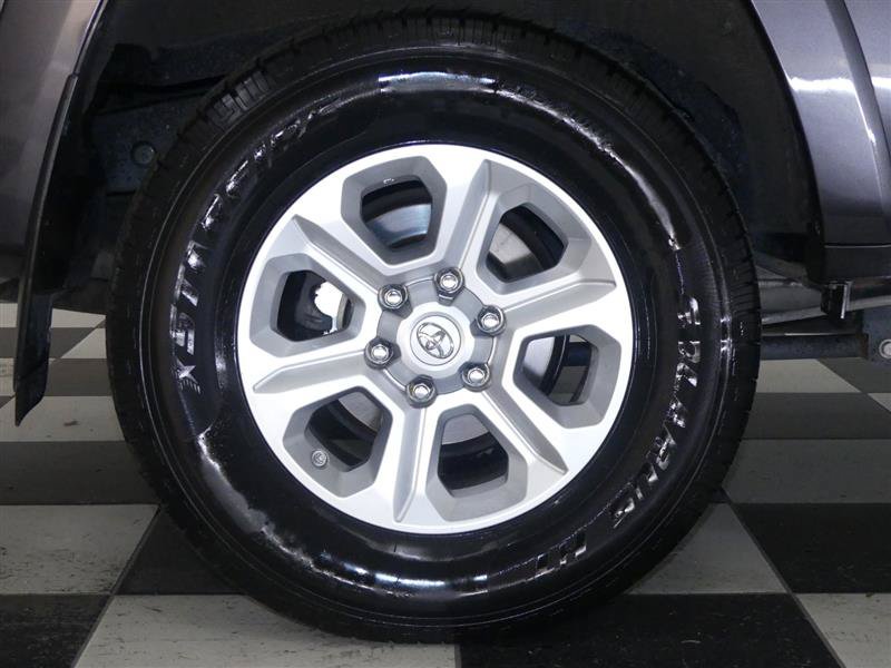 Used 2021 Toyota 4Runner SR5 Premium w/ Moonroof Package AWD/4WD image 31