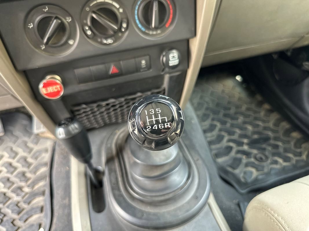 Used 2010 Jeep Wrangler Unlimited Sahara image 20