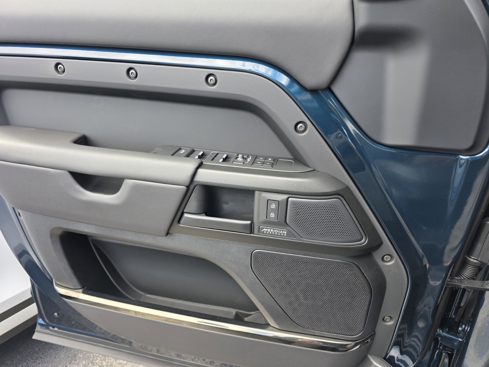 New 2026 Land Rover Defender 110 OCTA image 18