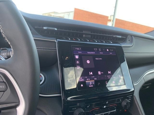 Used 2025 Jeep Grand Cherokee L Altitude image 22