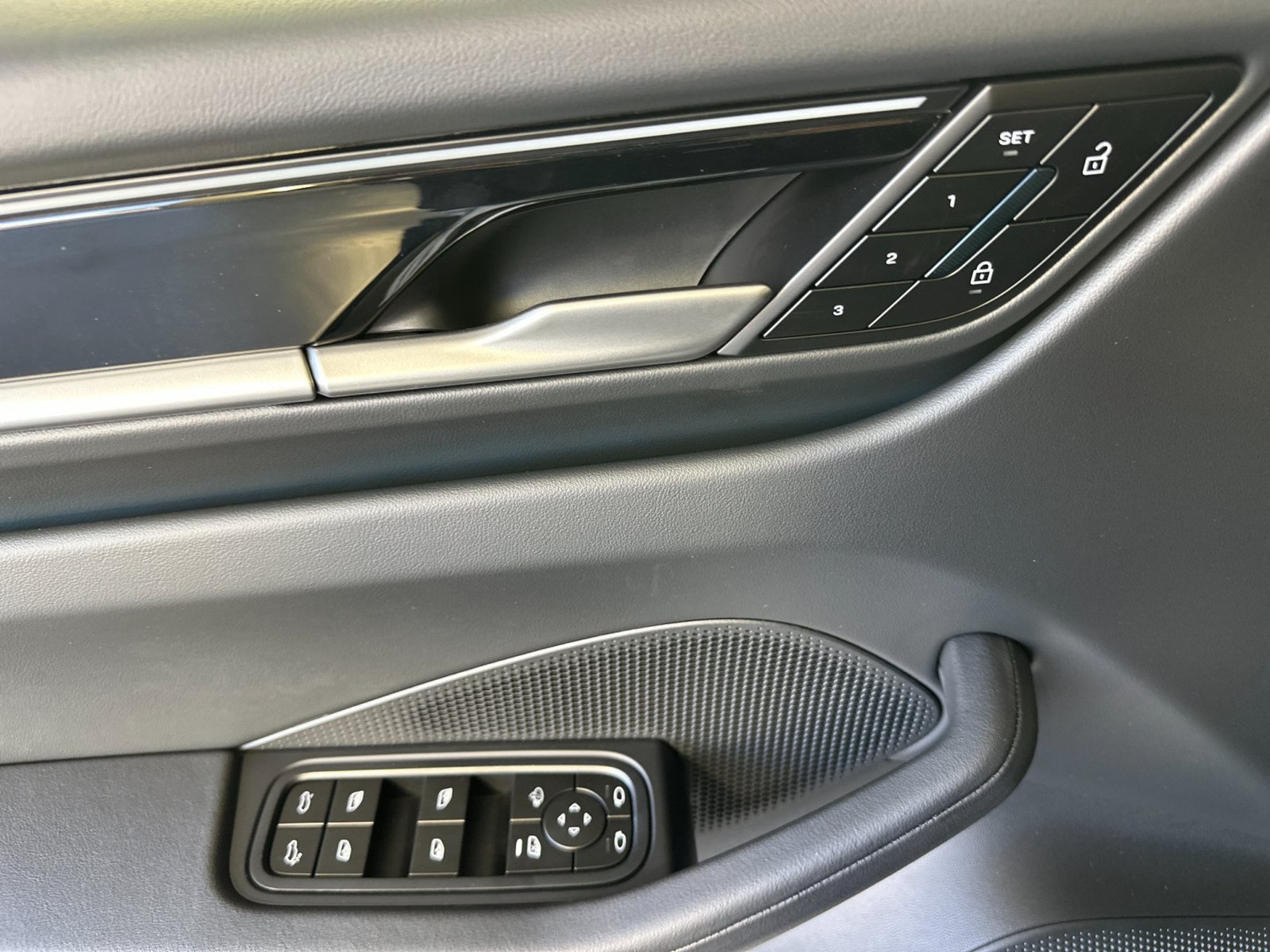 New 2026 Porsche Macan Electric RWD image 12