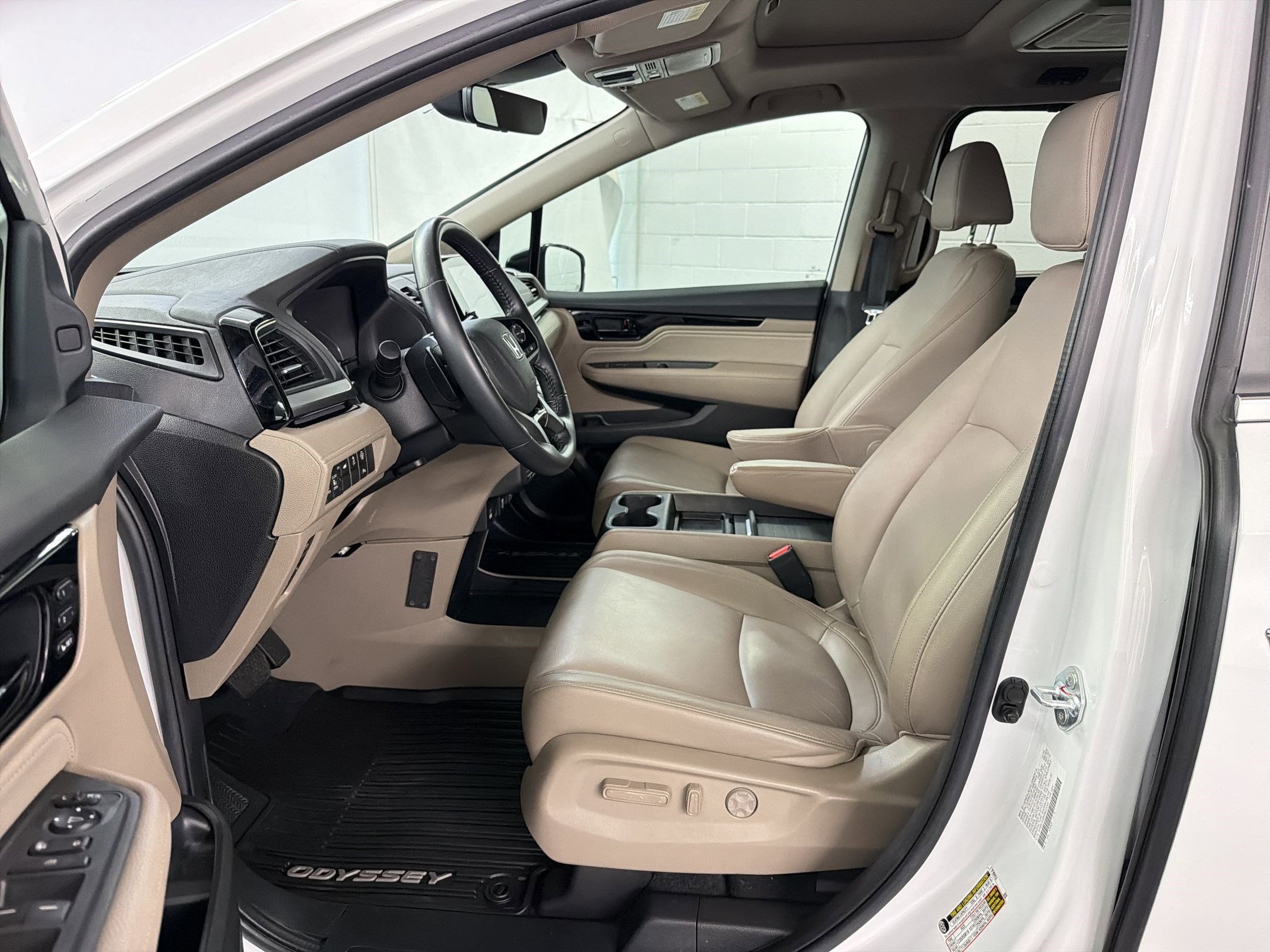 Certified 2024 Honda Odyssey Touring image 5